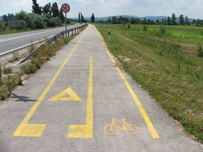 Több kerékpárút is megújul Budapesten