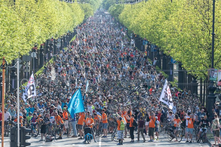 25000-en voltak a vasárnapi I bike Budapest bringás felvonuláson