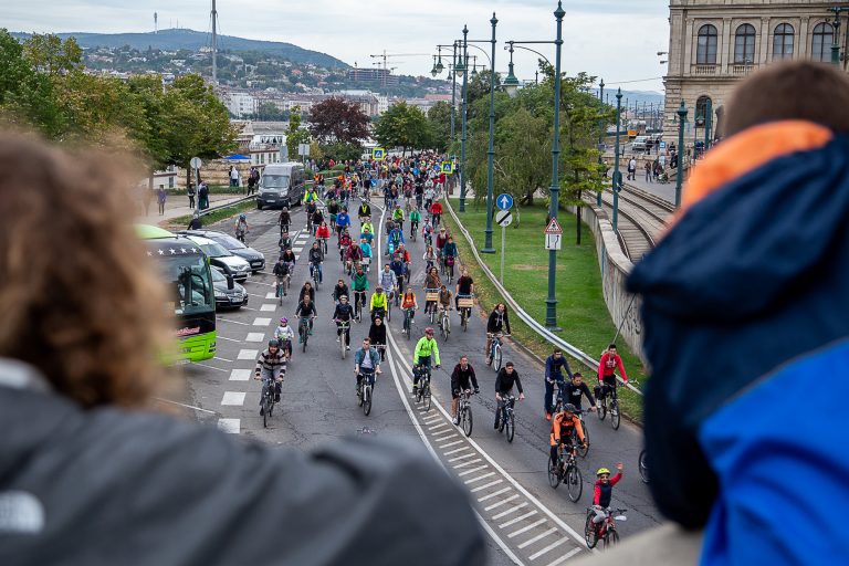 A hétvégén lesz idén utoljára a gyalogosoké és a bicikliseké a pesti rakpart