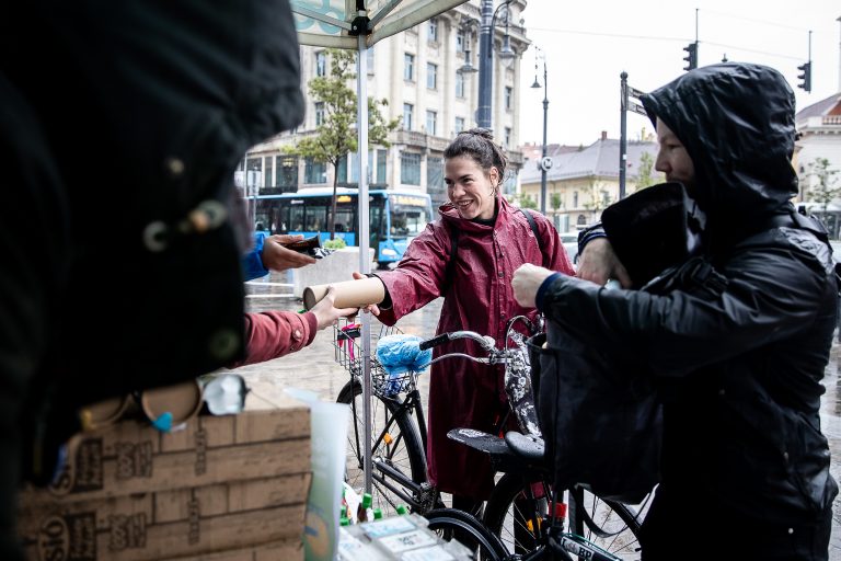 A szakadó eső ellenére elstartolt a Bringázz a munkába! kampány