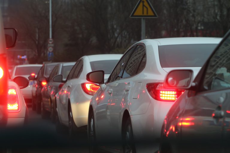 Rekordmagas a hazai autóállomány, közeledünk a négymillióhoz