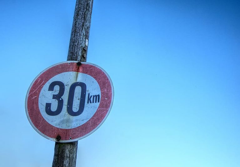 Párizs városszerte 30 km/órás sebességkorlátozást tervez bevezetni